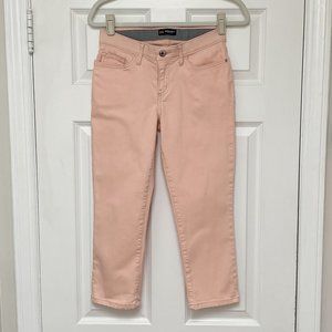 Lee Regular Fit, Mid Rise Capri Pants. Size 2, Color Light Peach